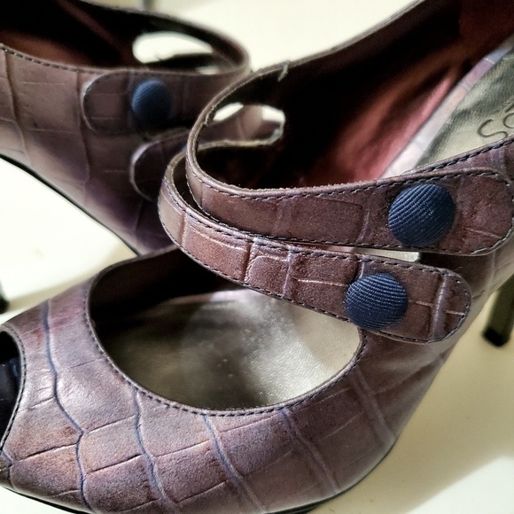 CARLOS SANTANA | Alligator Peep Toe Metallic Pump - Picture 5 of 5